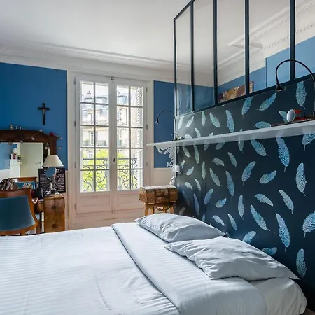 Apartment Opulent Blues In Batignolles