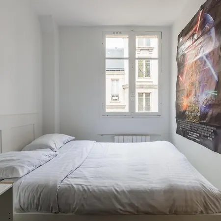Apartment Opulent Blues In Batignolles
